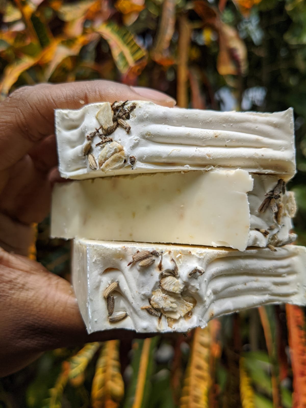 Nixie longweekend soothing soap bar with lavender and oats for sensitive skin